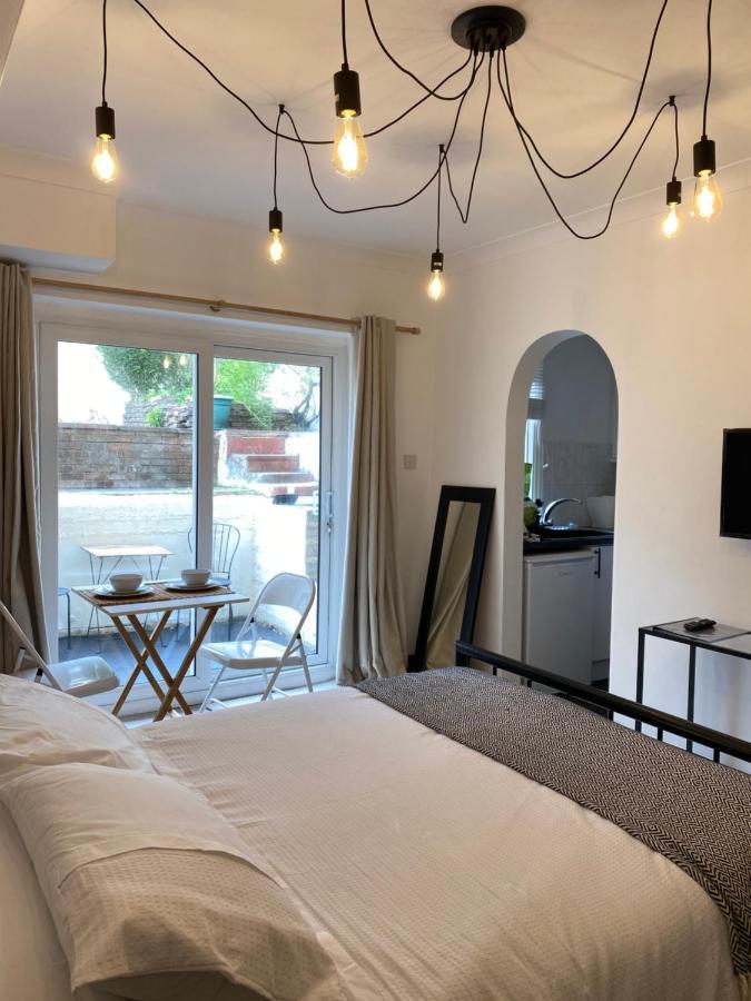Stylish Central Basement Studio, With Outdoor Space Brighton Bagian luar foto